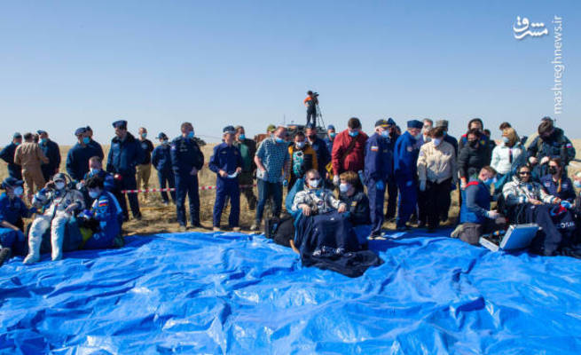 فضانوردان در ایستگاه سایوز در صحرای قزاقستان فرود می آیند