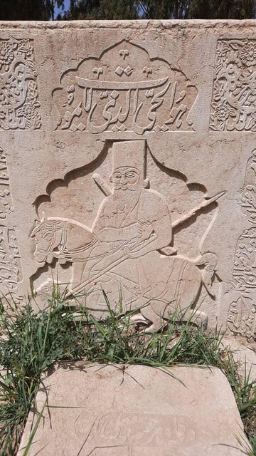 فروریختن مقبره های تاریخی در شیراز!