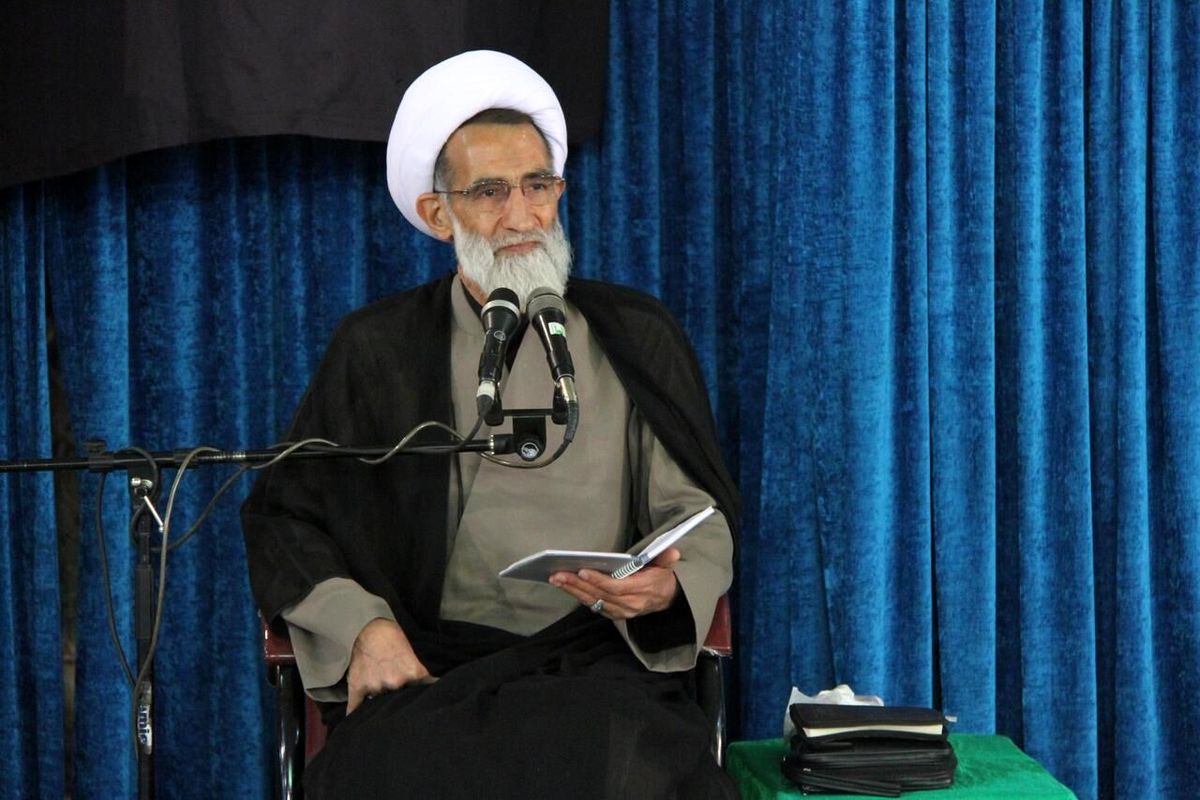 امام جمعه شهرکرد: هجمه دشمن بیانگر قرار گرفتن انقلاب اسلامی در مسیر درست است
