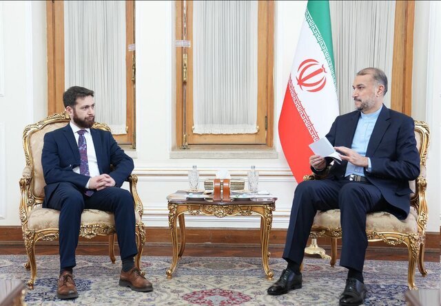 تاکید ایران و ارمنستان بر گسترش روابط در زمینه‌های سیاسی و تجاری