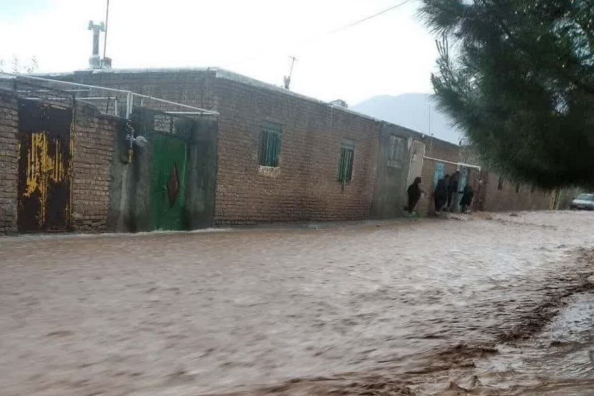 شکسته شدن ۲ سد خاکی/ سیلاب در حاجی آباد زیرکوه جاری شد + عکس
