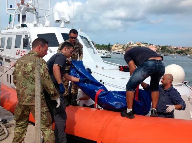 غرق شدن ۲ قایق پناهجویان در سواحل ایتالیا؛ ۱۱ تن کشته و ده‌ها تن ناپدید شدند