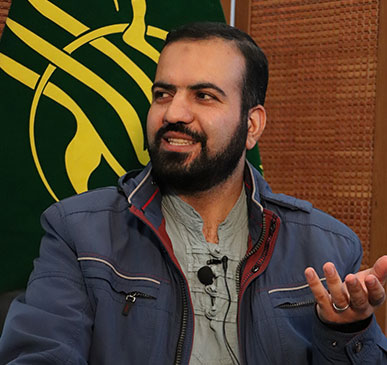 نویسنده کتاب به توان تشکیلات : سلمان هاشمیان