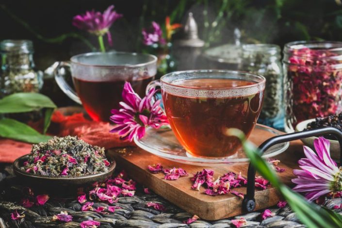 فواید و خطرات دمنوش‌ های گیاهی در مقابله با آنفلوانزا